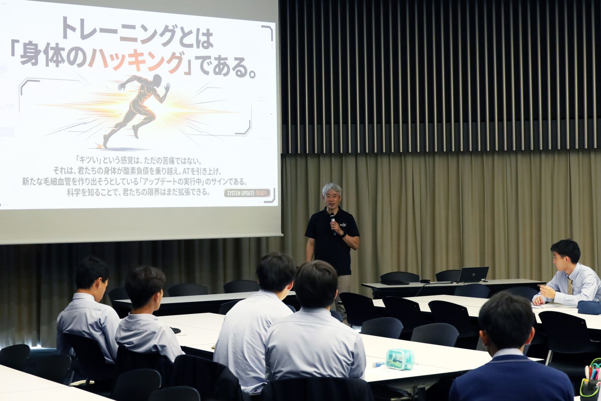 大学の講義内容をつかもうと高校生も一生懸命