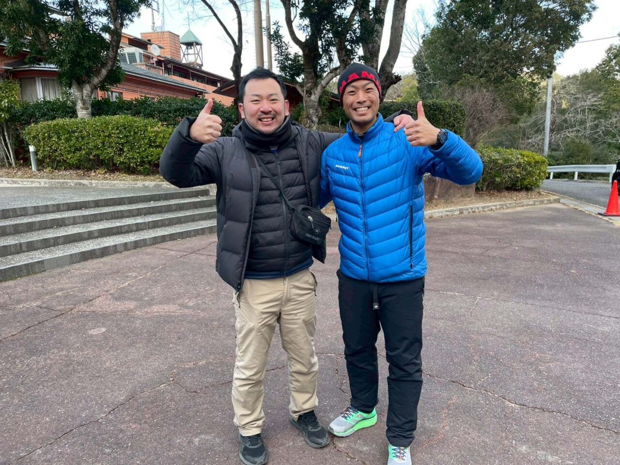 德田真彦講師（右）と「日本環境教育フォーラム」の加藤超大事務局長 【大阪体育大学】