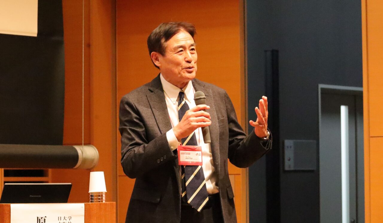 「スポーツまちづくり最前線:アクティブシティ戦略」のテーマで講演する原田宗彦・大阪体育大学学事顧問 【大阪体育大学】