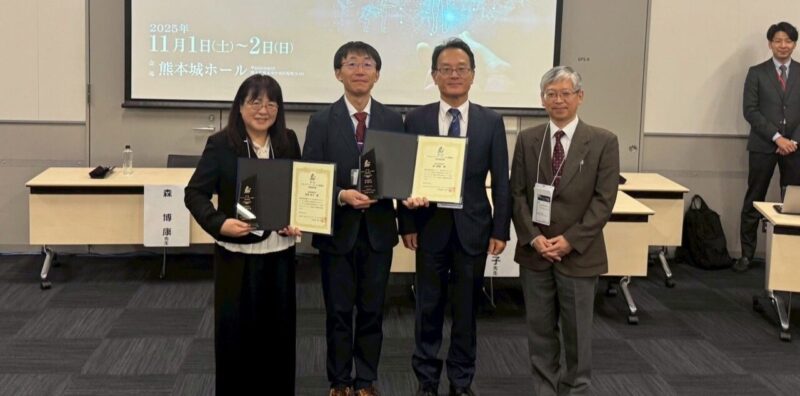 第1回サルコペニア・フレイル指導士活動奨励賞を受賞した前島悦子教授（左端）