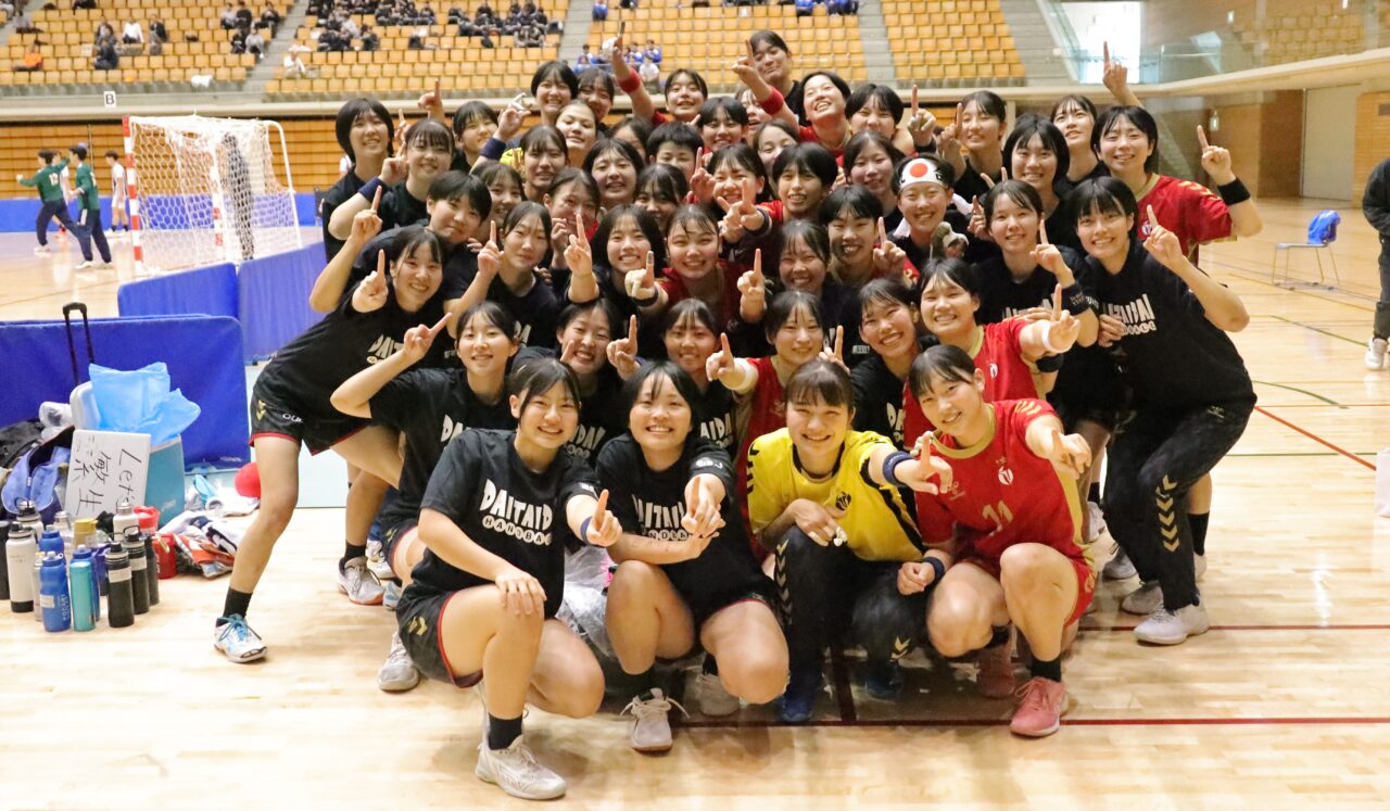 12連覇を果たした大阪体育大学ハンドボール部女子 【大阪体育大学】