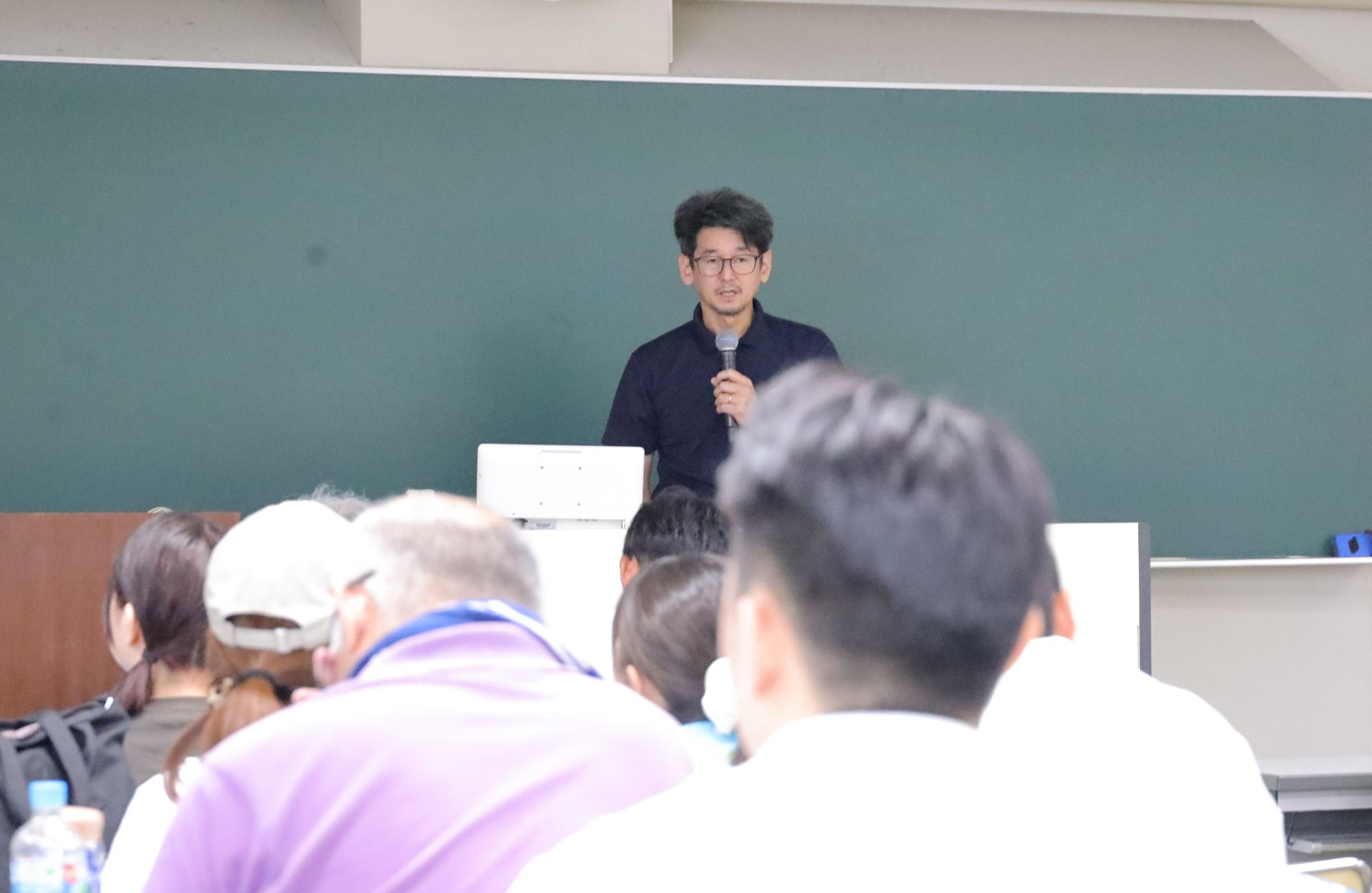 体験授業で講義するスポーツ科学部・橋本祐介教授(スポーツ医学) 「君たちはスポーツ医学をどう生かすか」