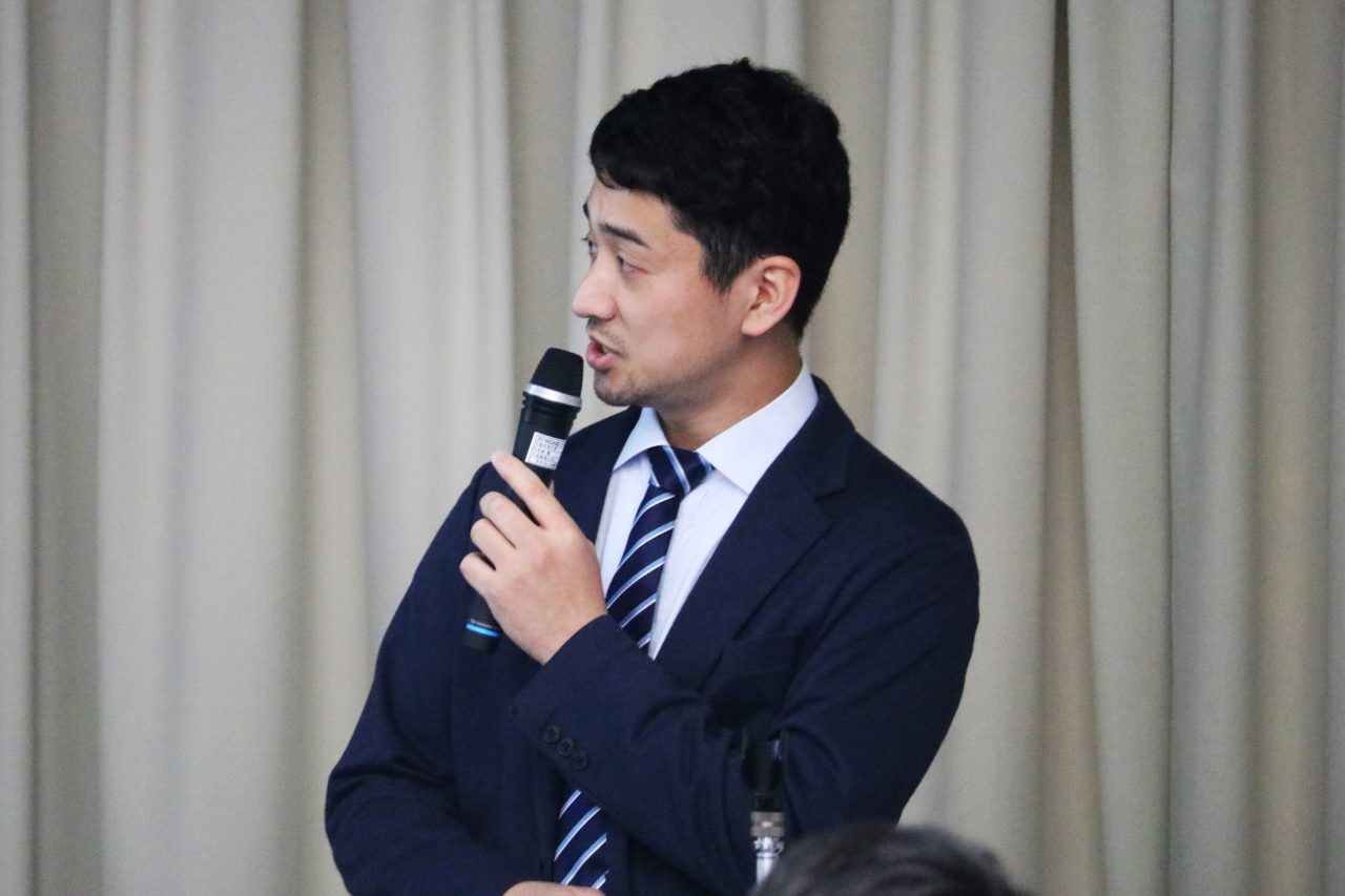 博士後期課程の藪中佑樹さんが「競技スポーツにおける心理社会的スキルの般化の特徴と要因」と題して発表