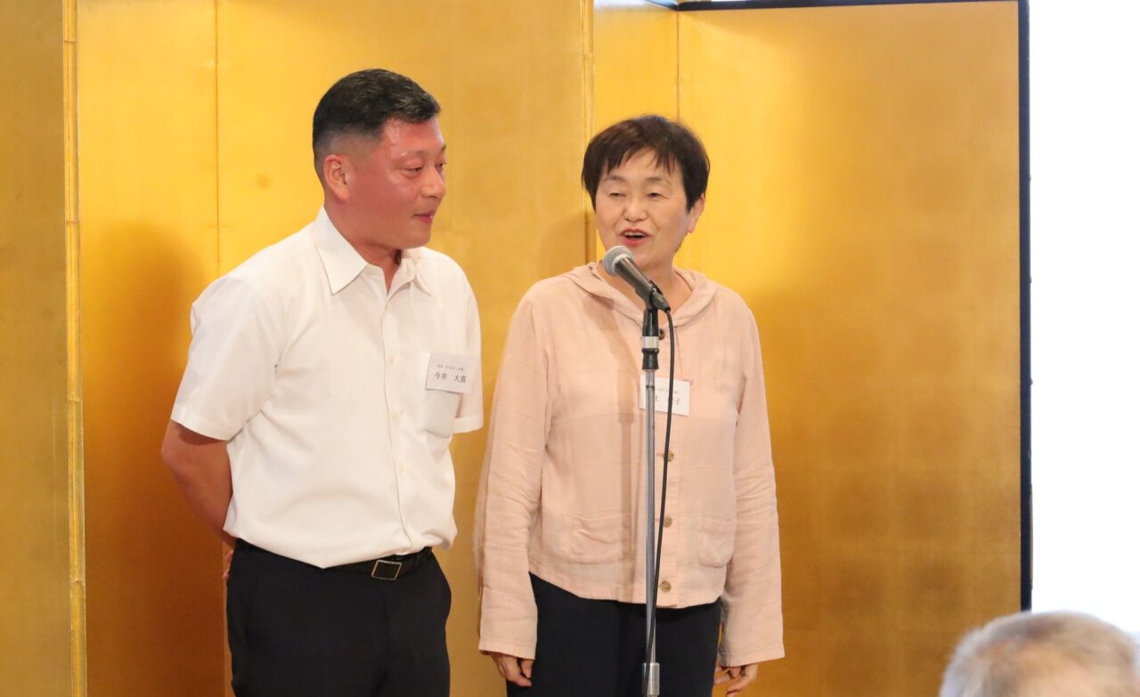 閉会のあいさつをする井上紀子副会長。左は今井大喜代議員
【大阪体育大学】