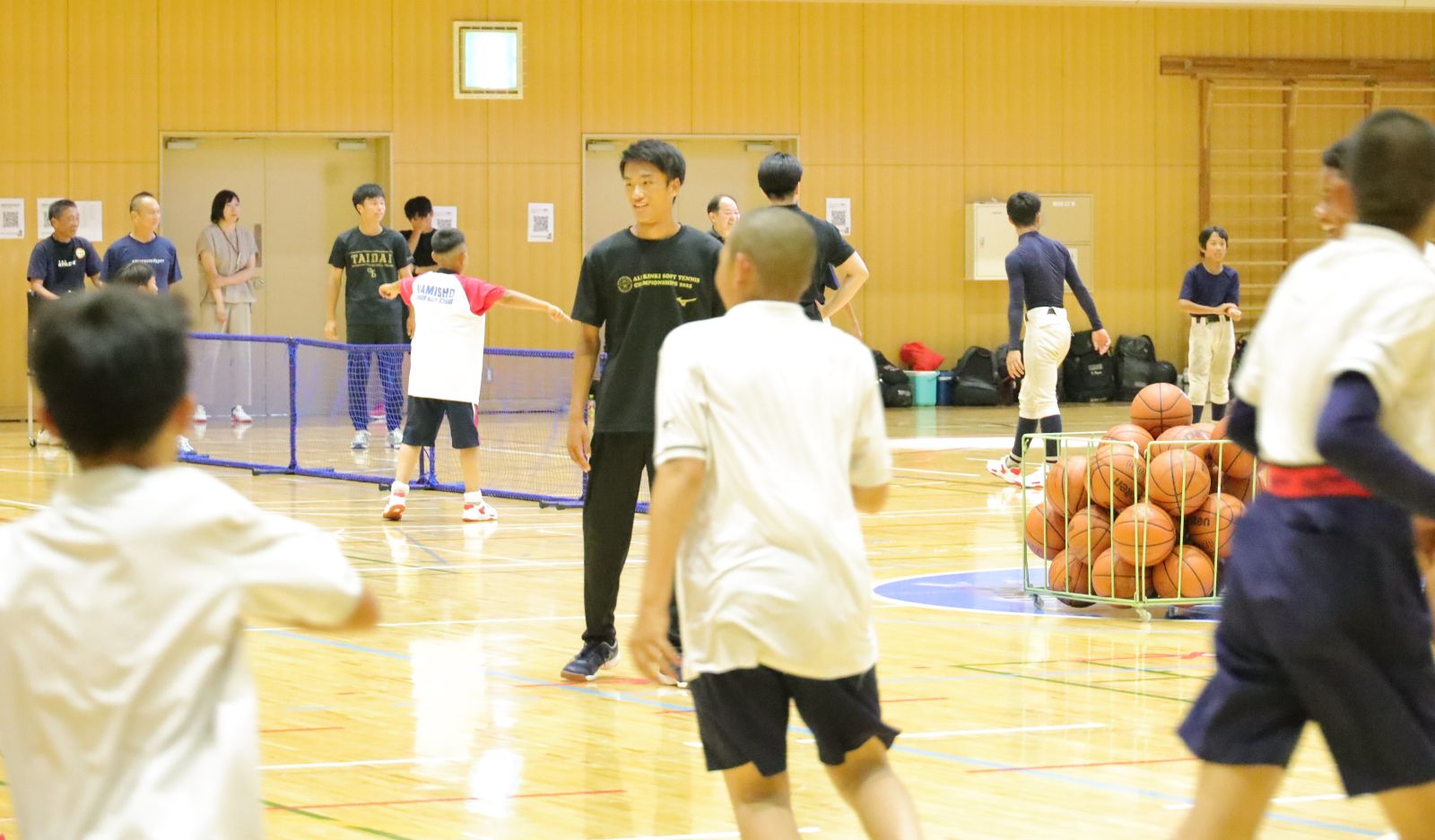 ミニゲームで中学生を指導する学生ら
【大阪体育大学】