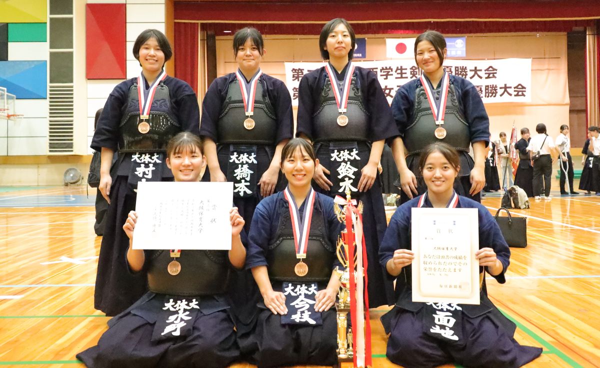 大阪体育大学剣道部女子
【大阪体育大学】
