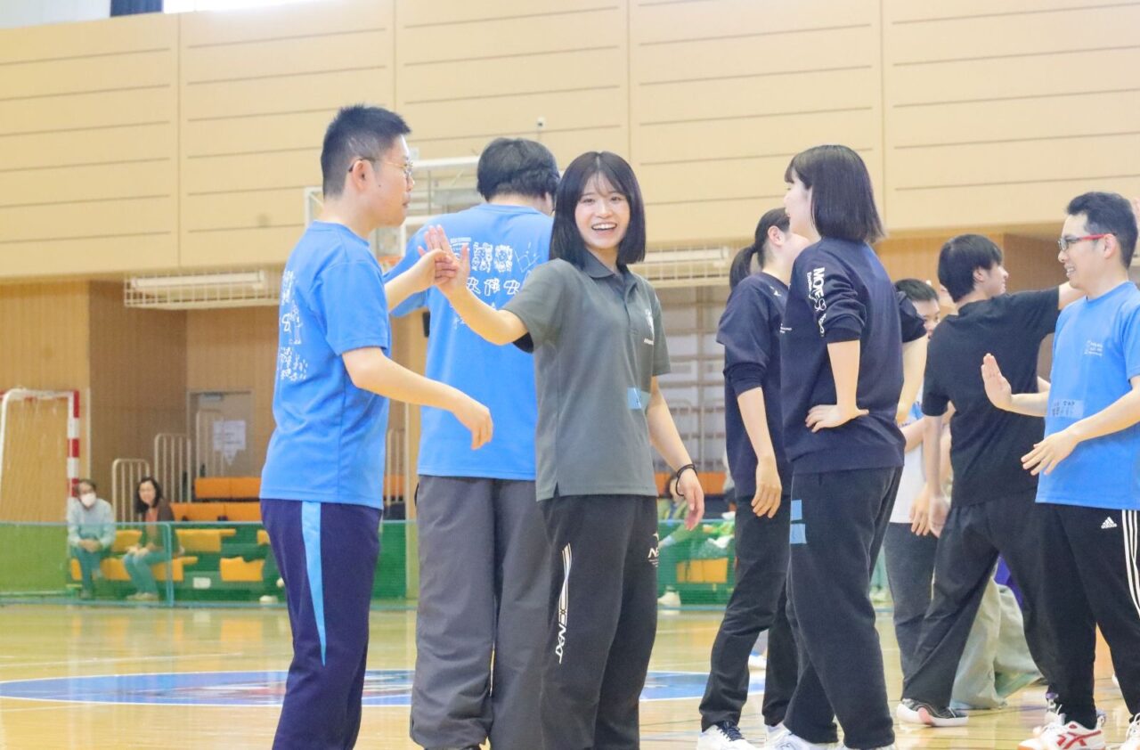 仕事の合間を縫って、わくわくアダプテッド・スポーツクラブに参加した
【大阪体育大学】