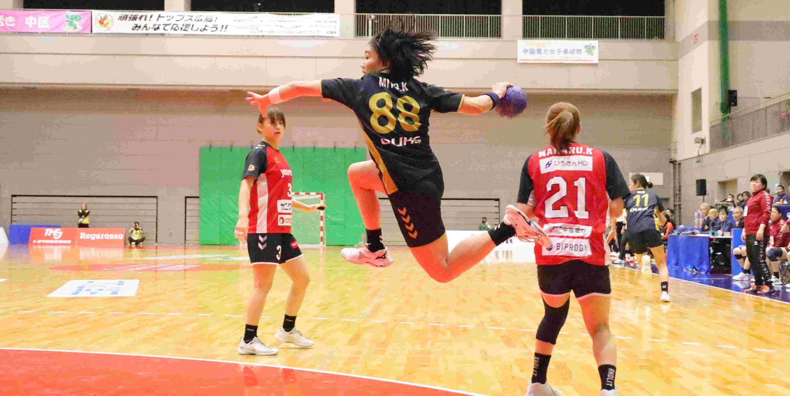 ハンドボール日本選手権 大阪体育大学女子が3年連続ベスト4 卒業生5