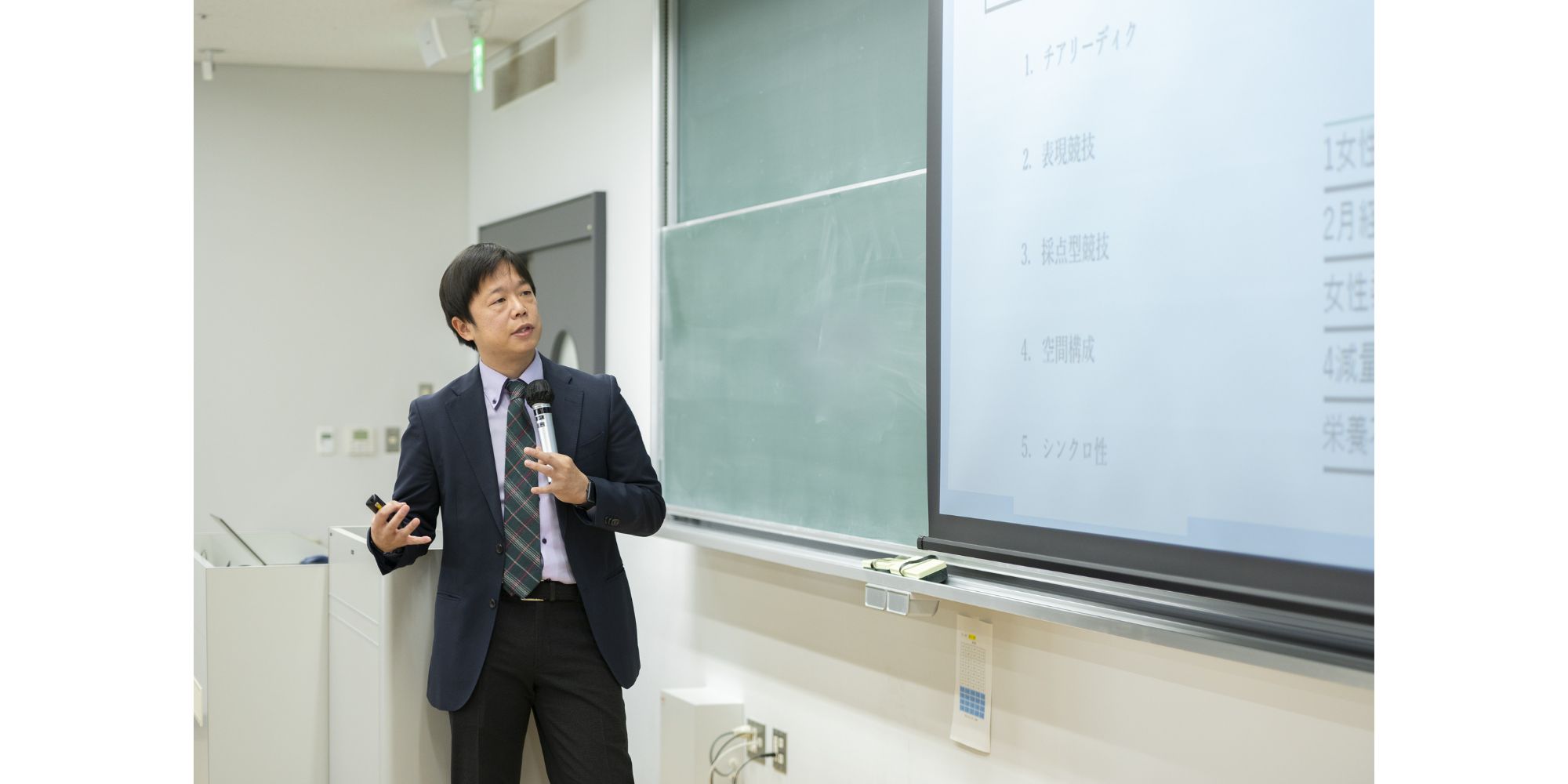 講義する久保賢志准教授【本人提供】