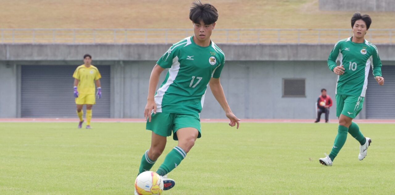 後半から出場したFW三島拓人(スポーツ科学部1年、島根・立正大学淞南高校) 【大阪体育大学】