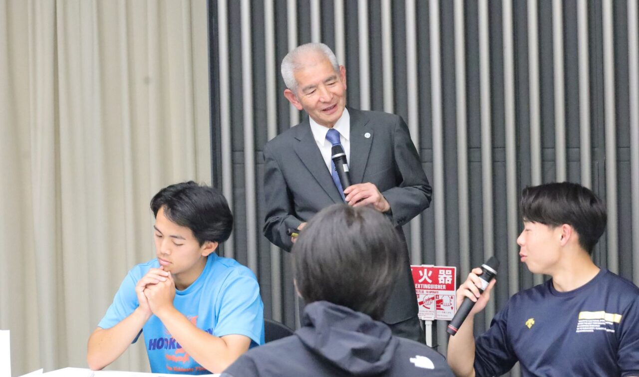 中尾豊喜教授は「部活動指導員は競技力だけではなく、生徒主体の指導観・教育観が求められる」などと講義した
【大阪体育大学】