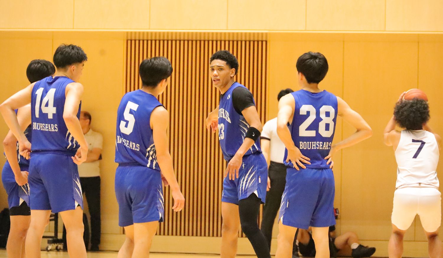 主将として選手に指示を出すリヴァース
【大阪体育大学】