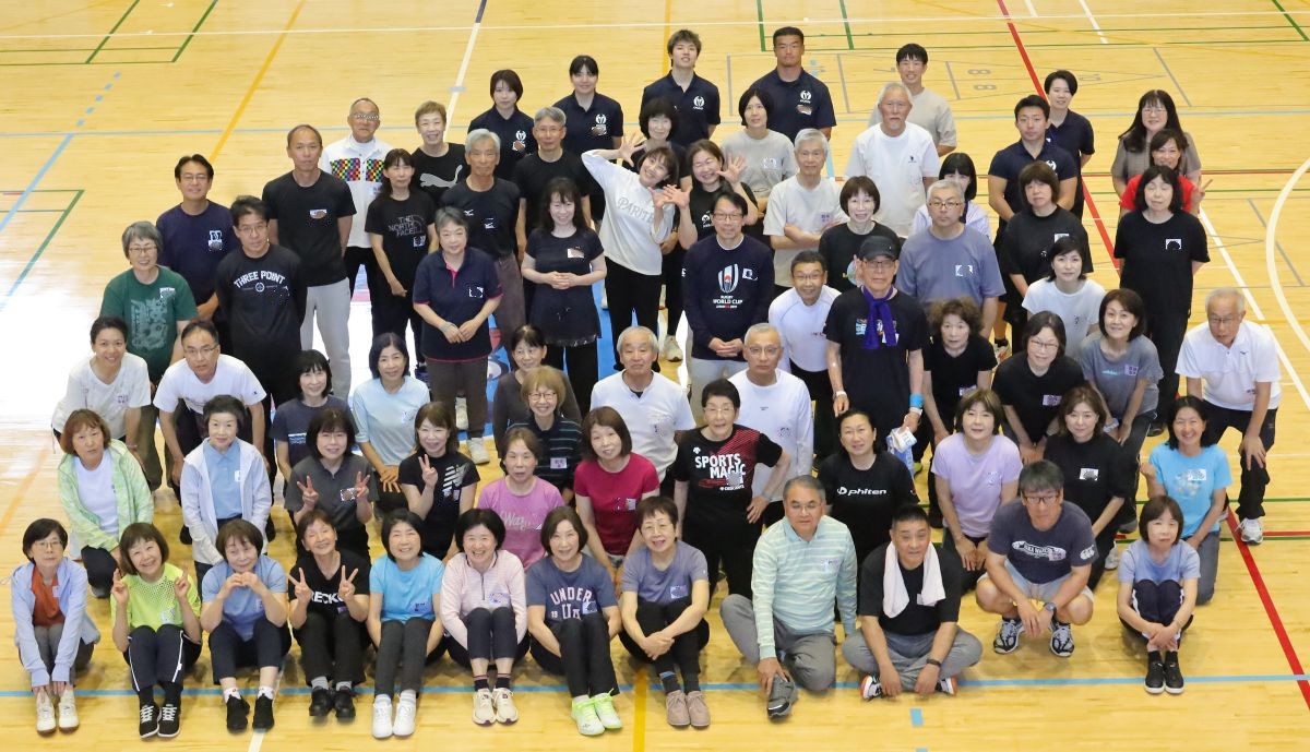 体力若返り講座に参加された地域の皆さんと学生、スタッフ
【大阪体育大学】