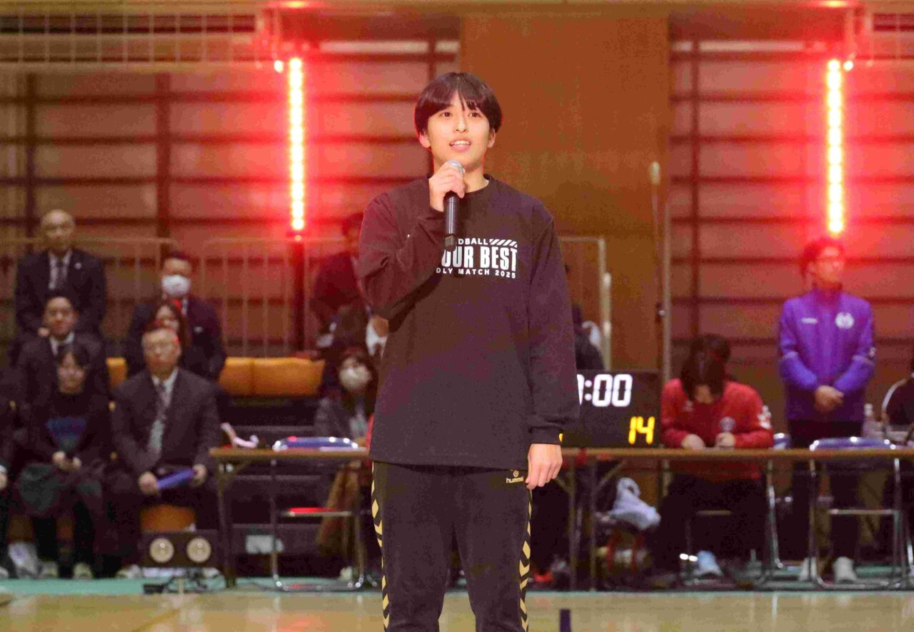「日本選手権で日本一を目指す」とあいさつをする高来葵美主将 【大阪体育大学】