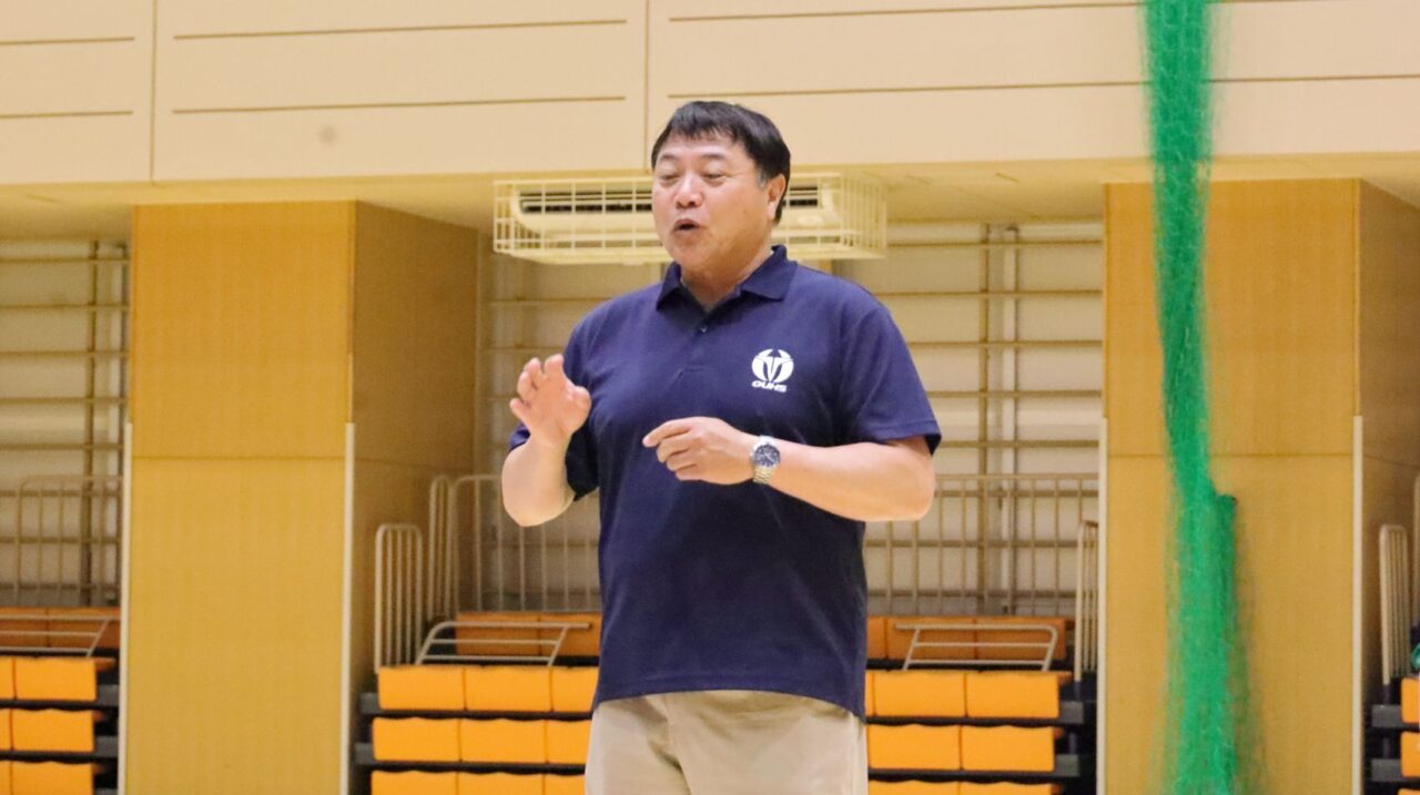 最後に閉講のあいさつをする運動部活動指導認定プログラム責任者の植木章三副学長
【大阪体育大学】