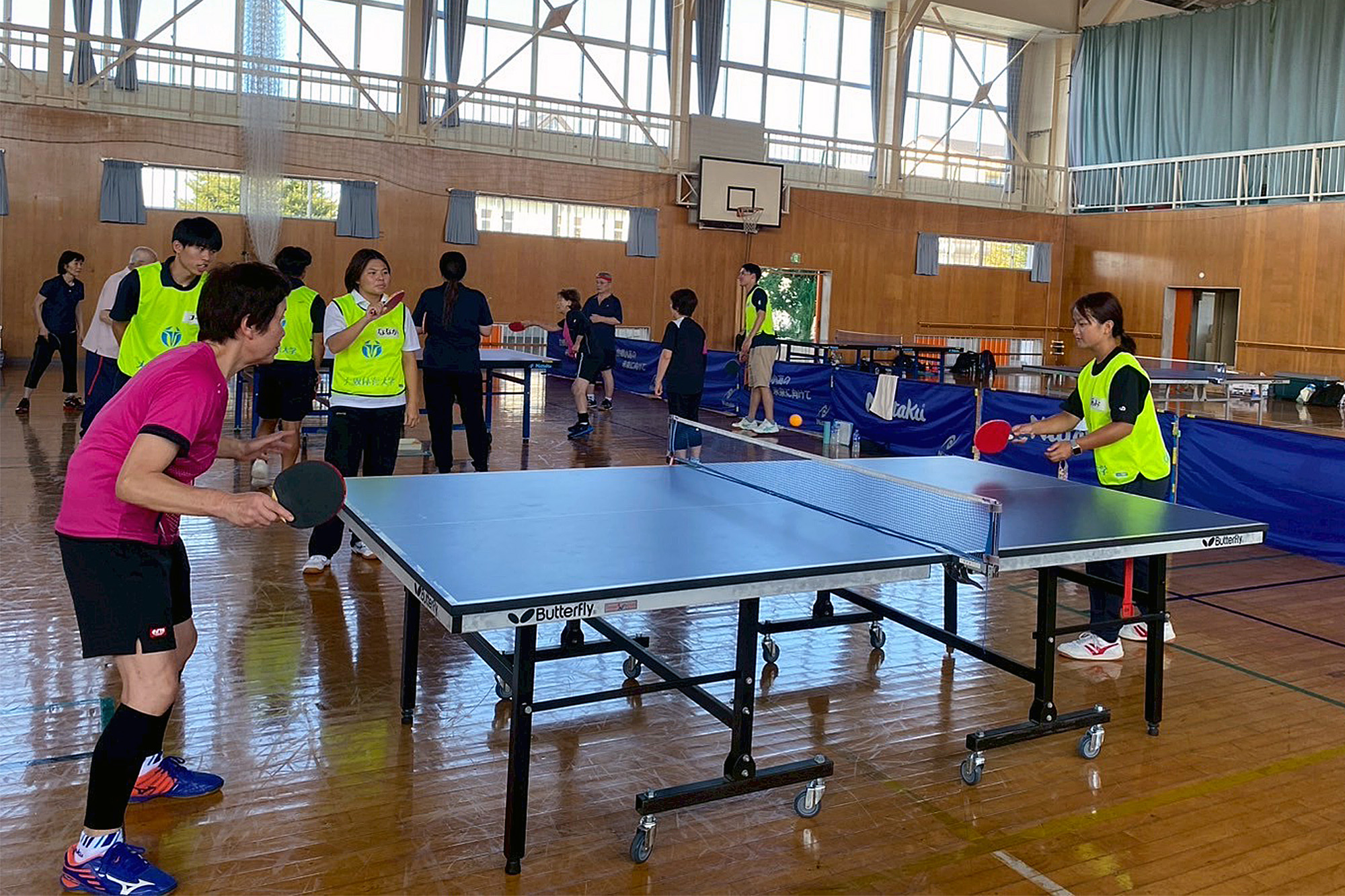 地域のスポーツクラブと卓球で交流