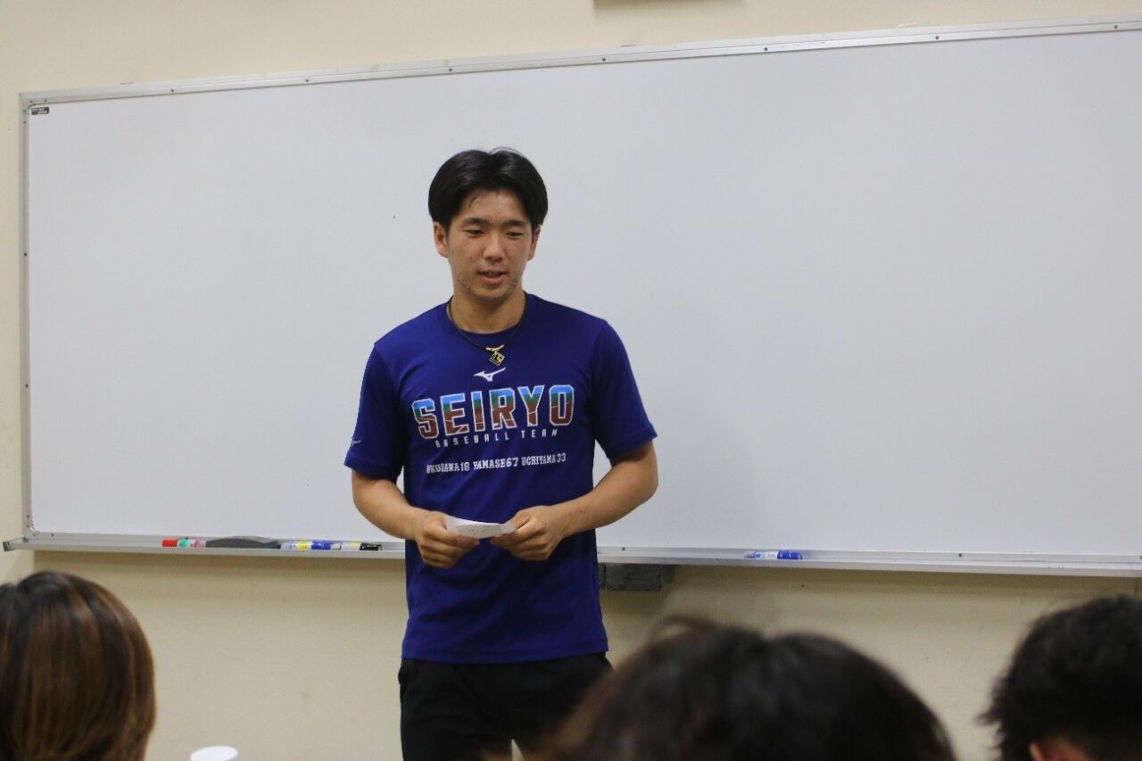 「人を支える立場で働くことの大切さを知った」と話す山下暖生さん(スポーツ科学部1年)