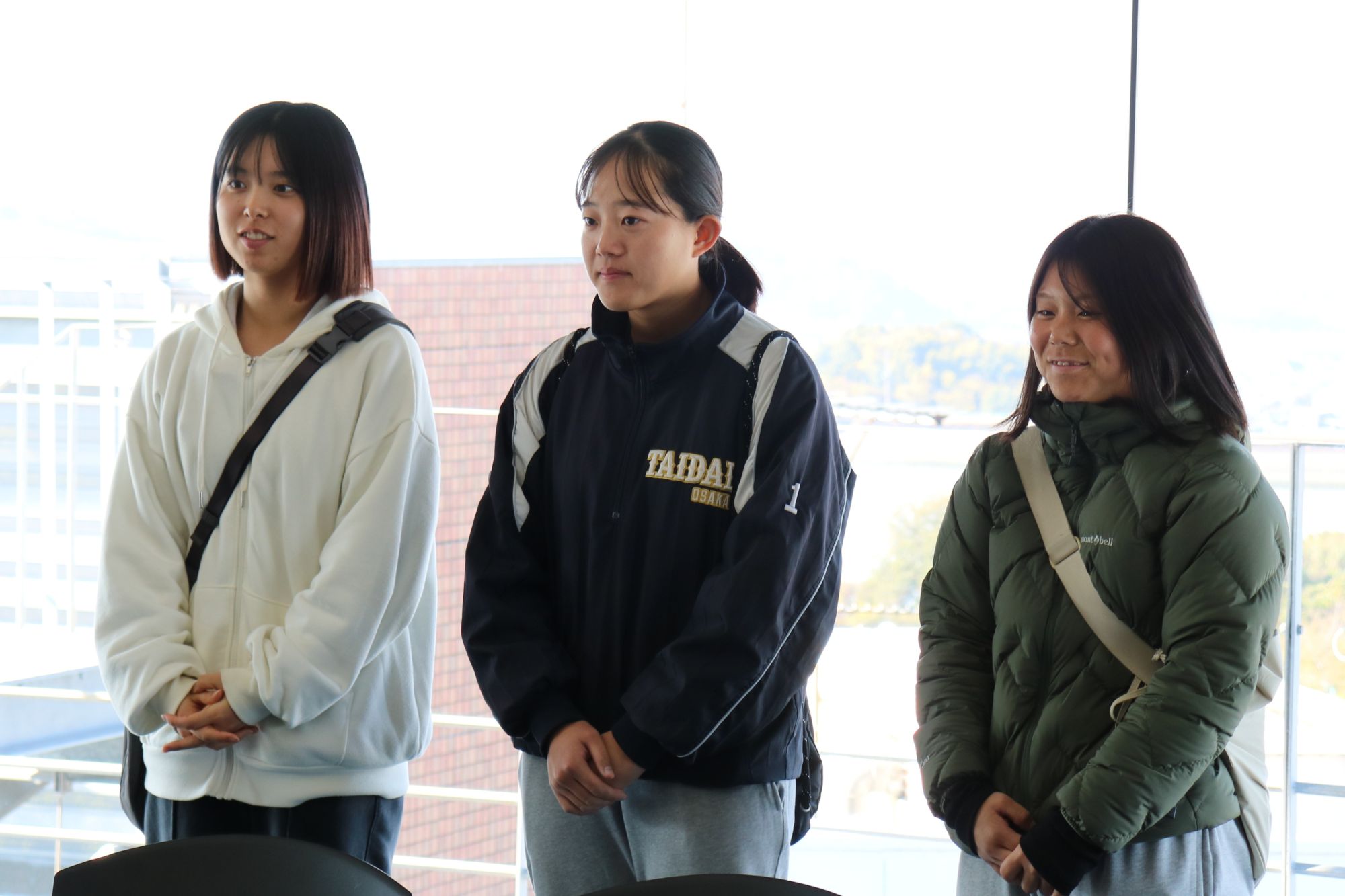 左から吉田さん、高畑さん、三代さん