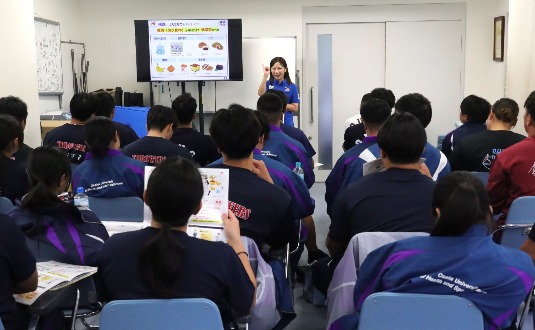 大会に協力する味の素株式会社から栄養士を招き、「勝ち飯講習会」を開催 【大阪体育大学】
