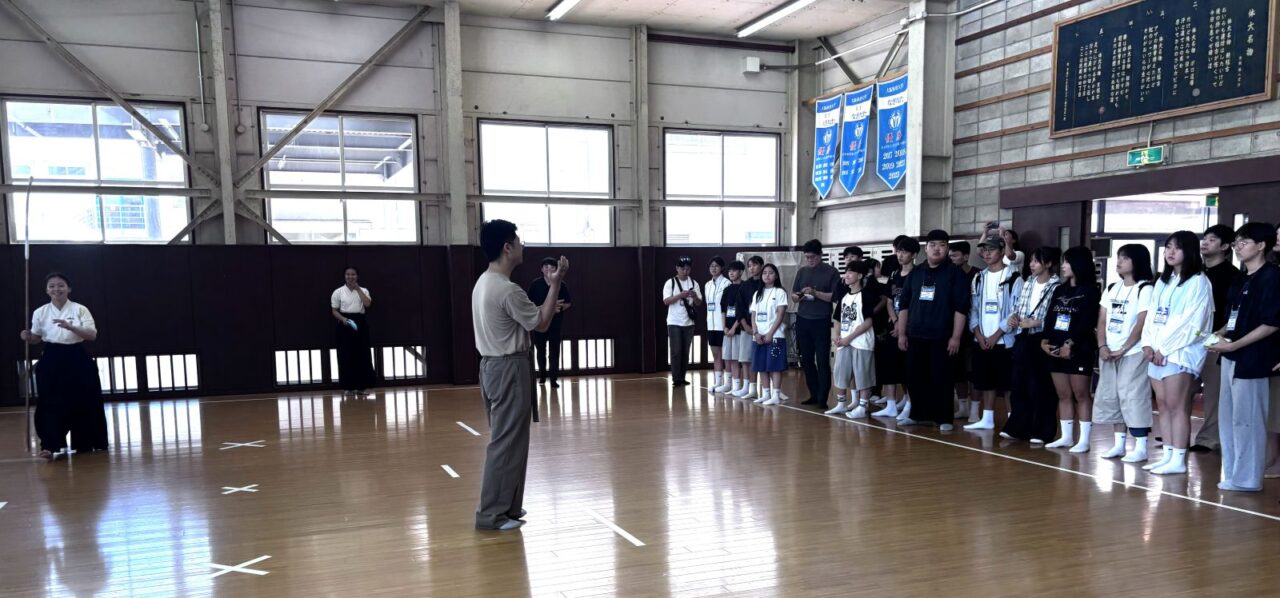 剣道場でなぎなた部の演舞を見学 【大阪体育大学】