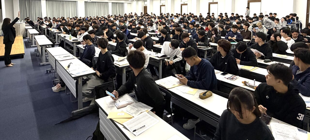 オリエンテーションに参加するスポーツ科学部の学生
