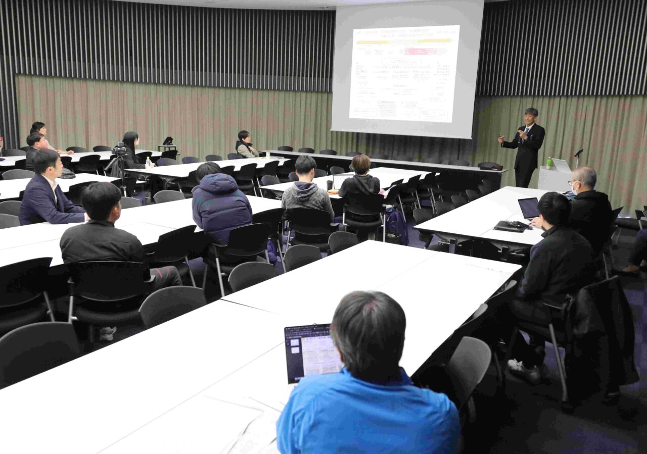 研究教育セミナーには大阪体育大学の教員、大学生らが参加した
【大阪体育大学】